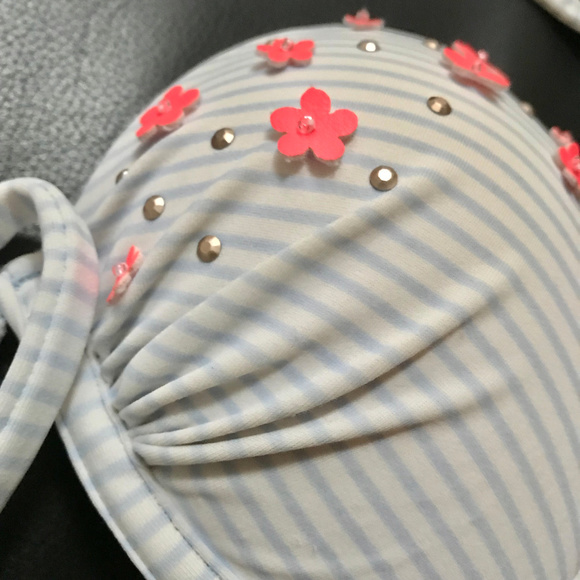 Victoria secret applique studded swim top - Picture 3 of 7